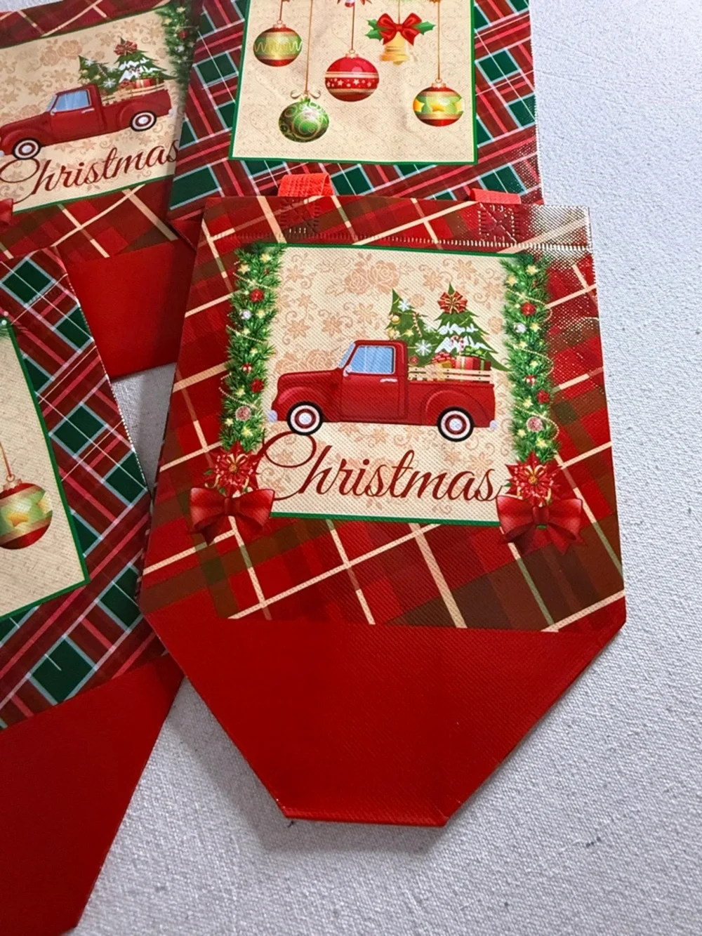 Set of 8 Festive Red Plaid Christmas Gift Bags - NWT